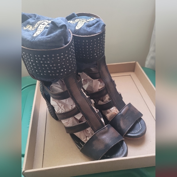 Sold DO NOT BUY Freebird by Steven Sandals - Picture 2 of 7